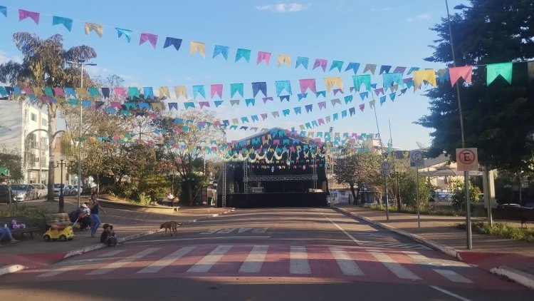 QUADRILHANEJO - Hoje é dia de festa na Praça da Matriz