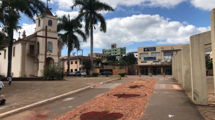 CORPUS CHRISTI - Comunidade católica se prepara para a confecção dos tapetes