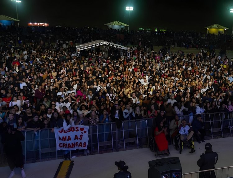 Cerca de 6 mil pessoas no  Parque de Exposições