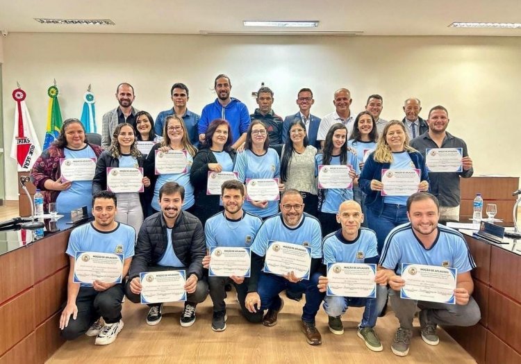 RECONHECIMENTO - Educação é homenageada na Câmara