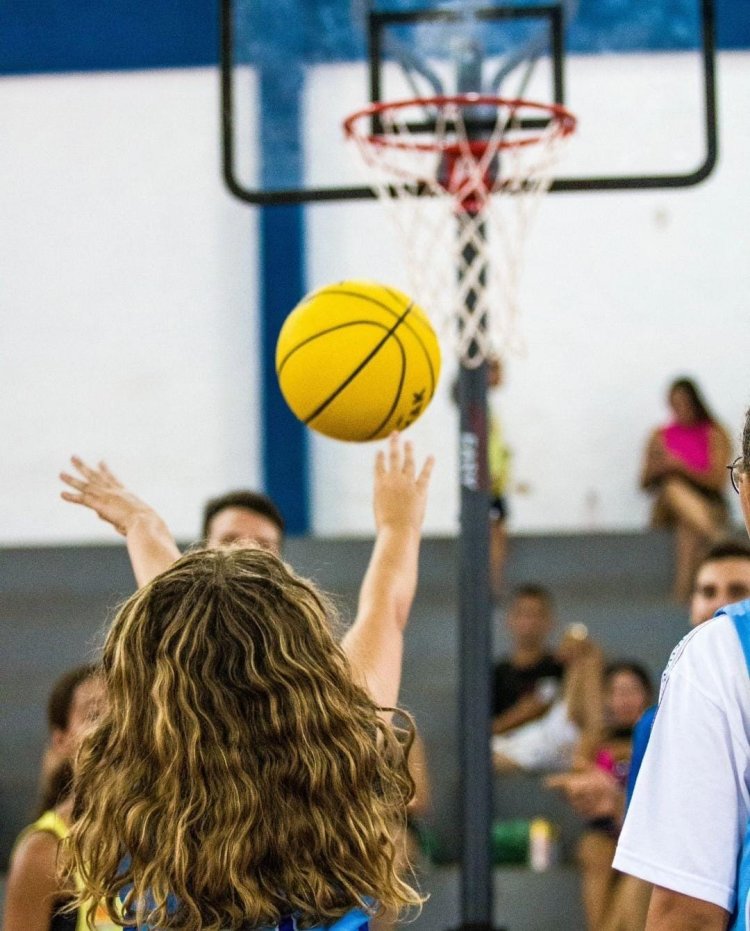 PROJETO SOCIAL - Treino de basquete nas férias